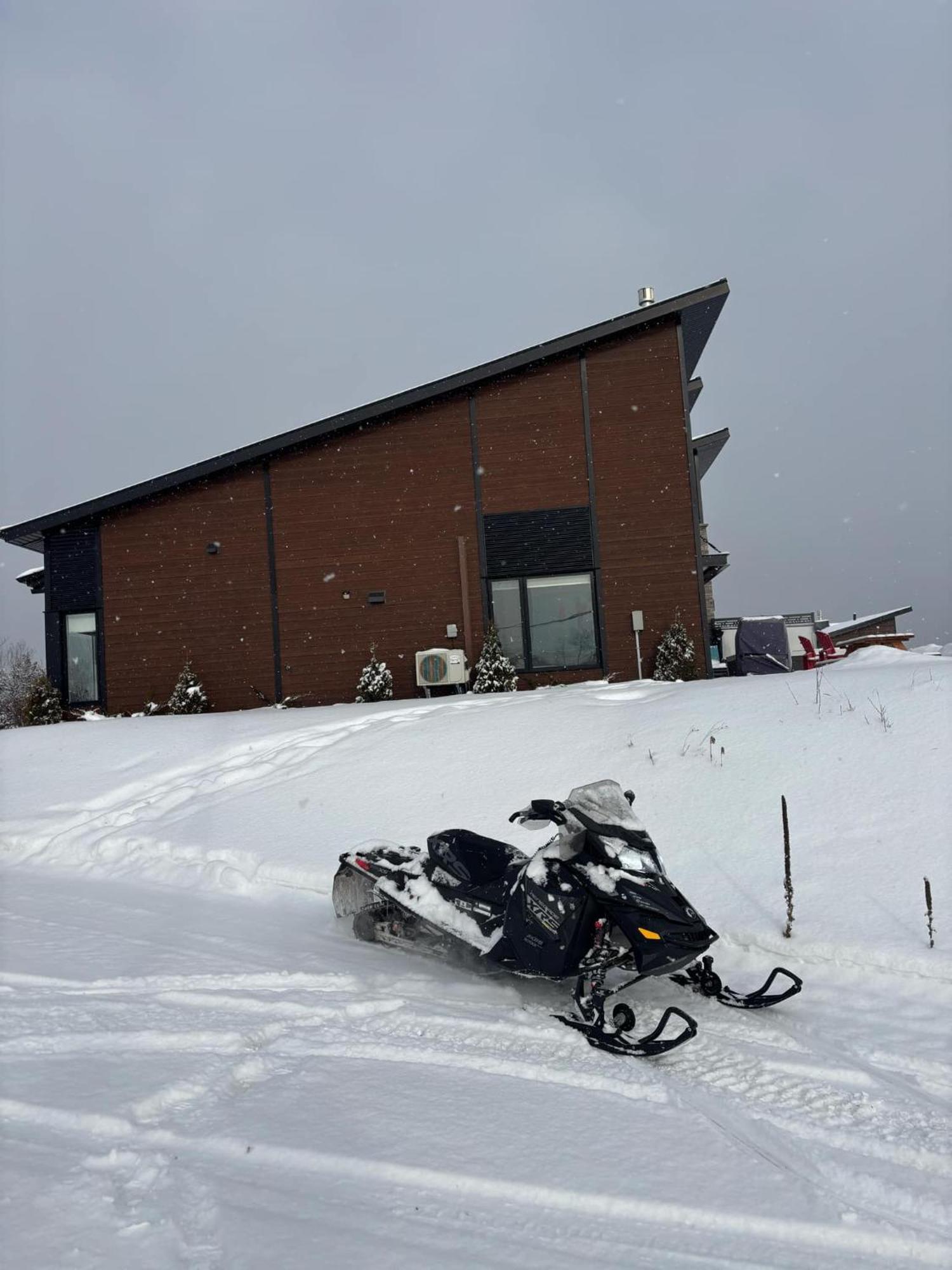 Le Sommet Du Golf Avec Spa Saint Jean De Matha Exterior photo